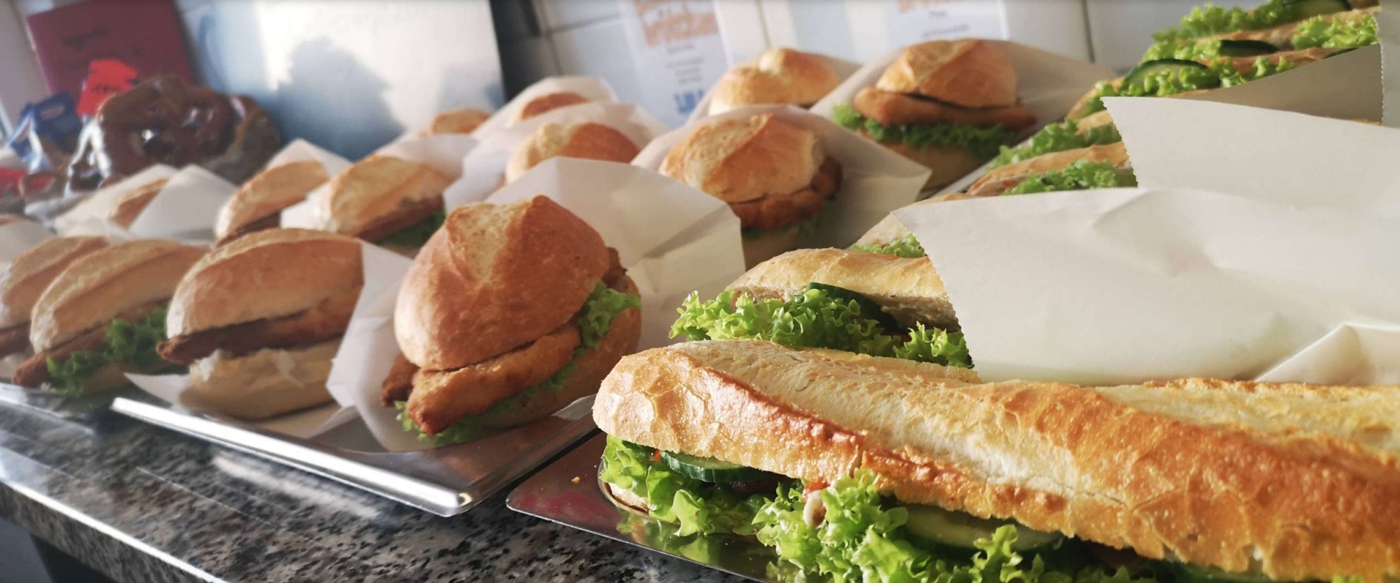 Diverse belegte Brötchen